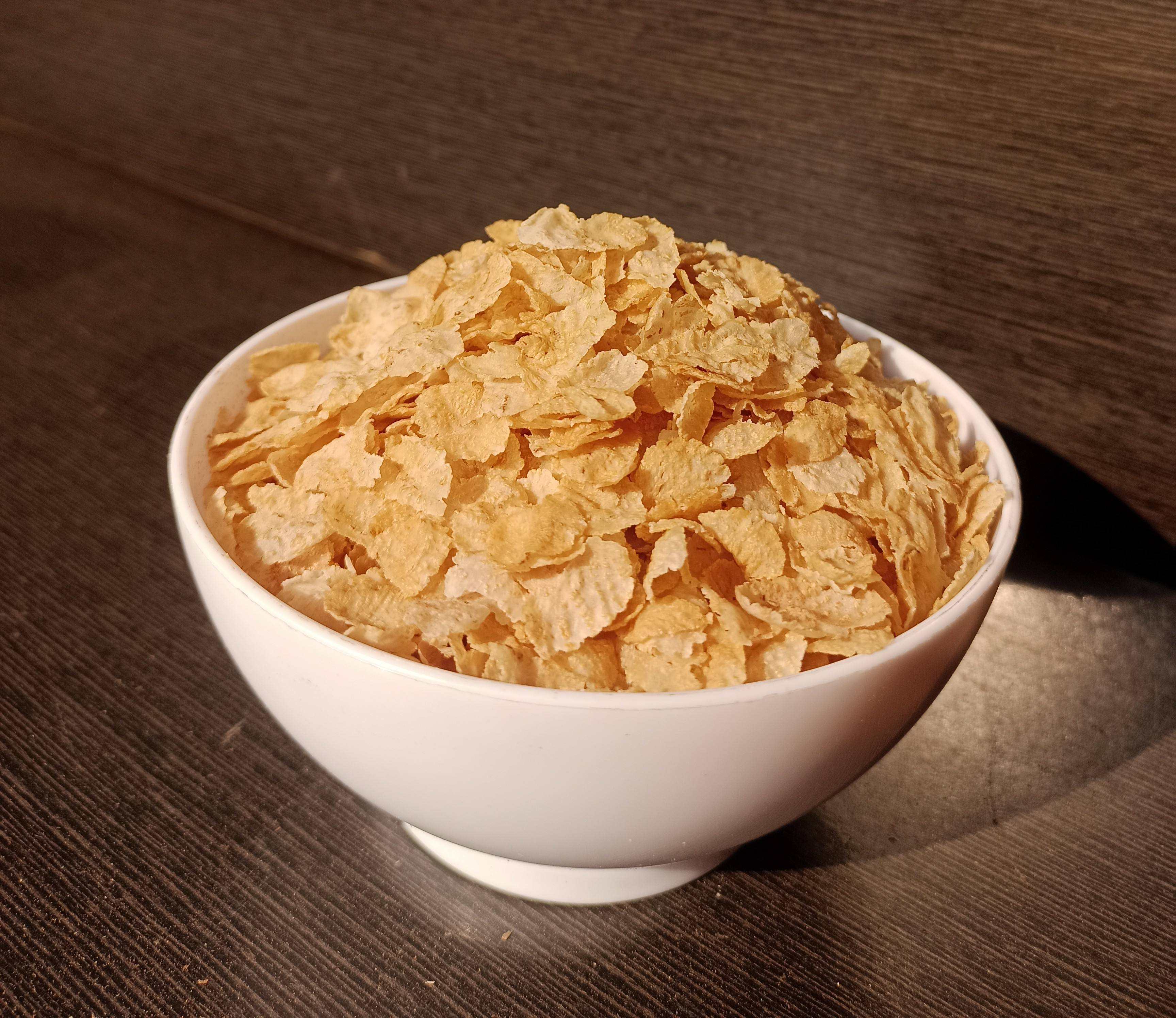 Raw wheat flakes